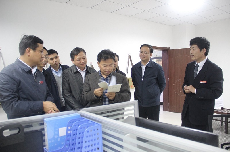 時(shí)玉寶在湖北紅安干部學(xué)院大別山分院調(diào)研